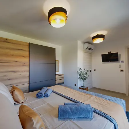 Pieron For 8 People Near Pula With Heated Pool & *
