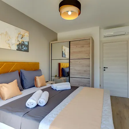 Pieron For 8 People Near Pula With Heated Pool & فيلة *