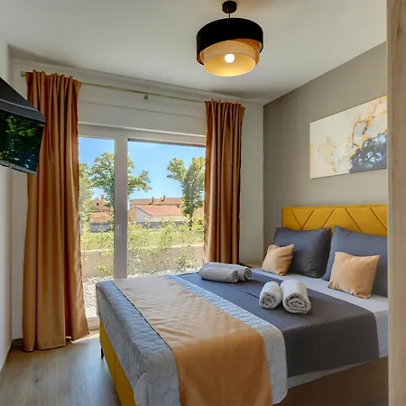 فيلة Pieron For 8 People Near Pula With Heated Pool & Marčana
