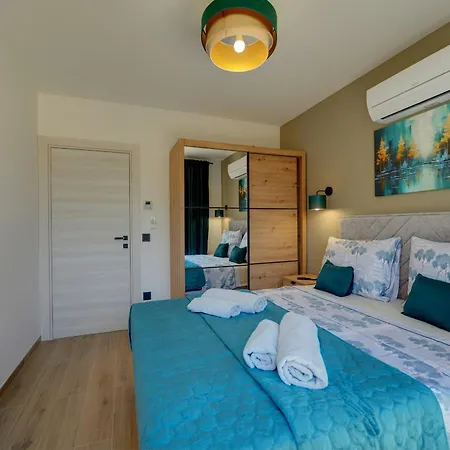 فيلة Pieron For 8 People Near Pula With Heated Pool & *