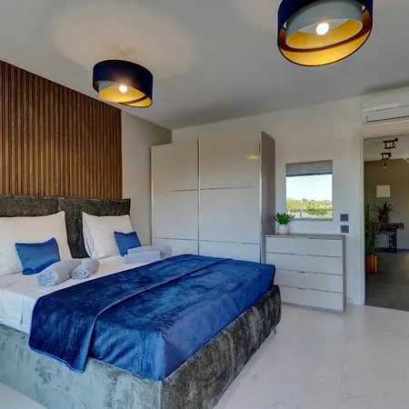 Pieron For 8 People Near Pula With Heated Pool &