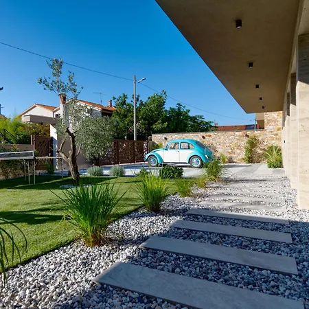 فيلة Pieron For 8 People Near Pula With Heated Pool & Marčana