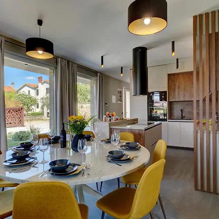 Pieron For 8 People Near Pula With Heated Pool & *
