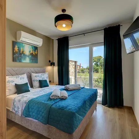 Pieron For 8 People Near Pula With Heated Pool & Marčana