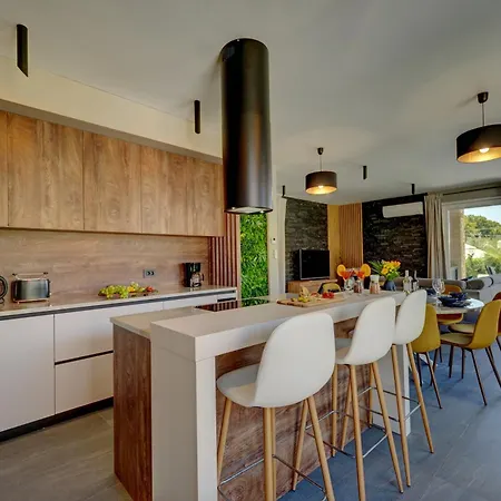 Pieron For 8 People Near Pula With Heated Pool & 빌라
