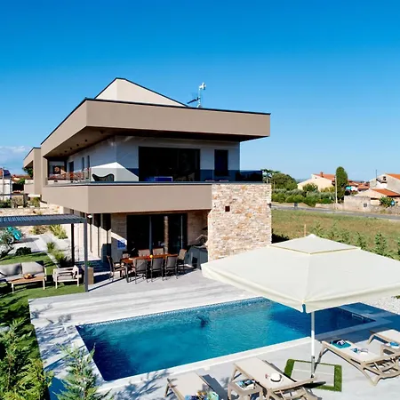 Pieron For 8 People Near Pula With Heated Pool & 빌라 Marčana
