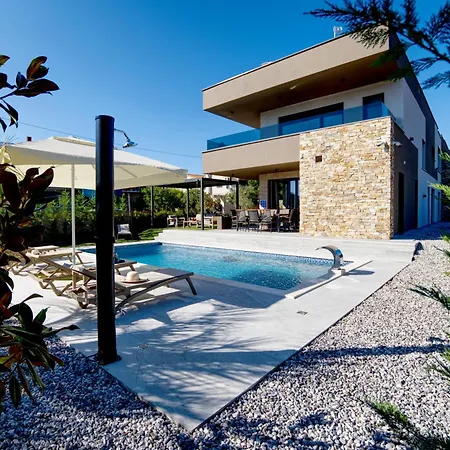 Pieron For 8 People Near Pula With Heated Pool & *