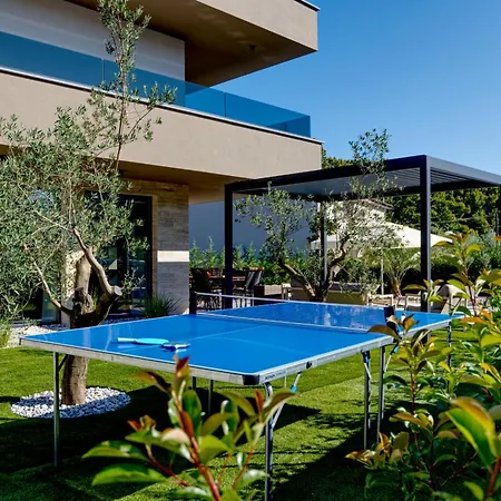 빌라 Pieron For 8 People Near Pula With Heated Pool & *
